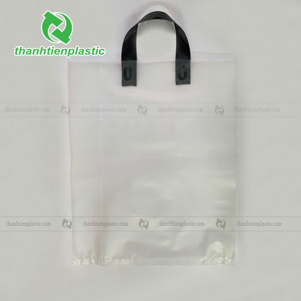 Mẫu túi ép quai trơn trong suốt, quai đen