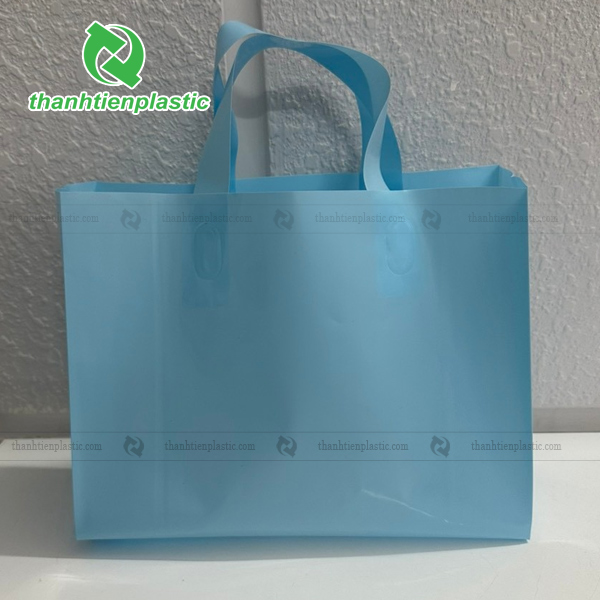 Mẫu túi ép quai vuông màu xanh
